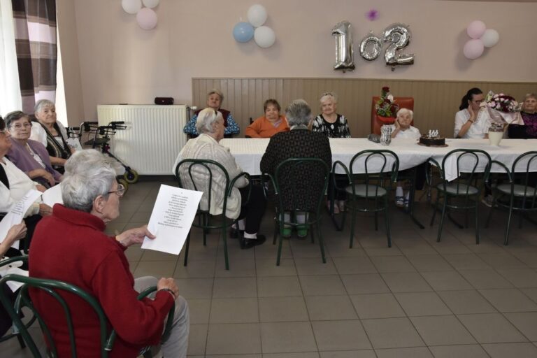 Irma nénit 102. születésnapján köszöntötték Mosonmagyaróváron